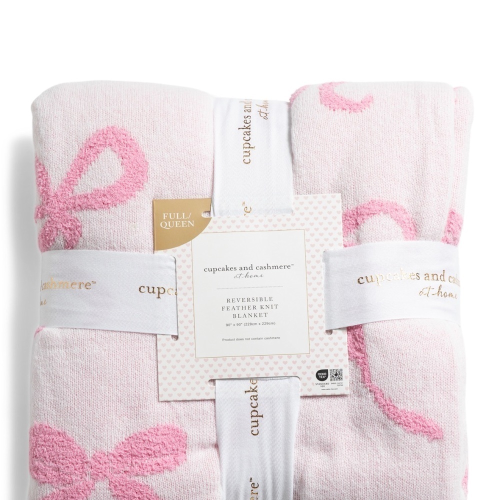 - Cupcakes and cashmere pink ribbon/bow, king size reversible, knit blanket 🎀🎀🎀